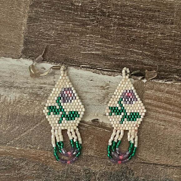 Native American Beaded Floral Earrings - Picture 7 of 9